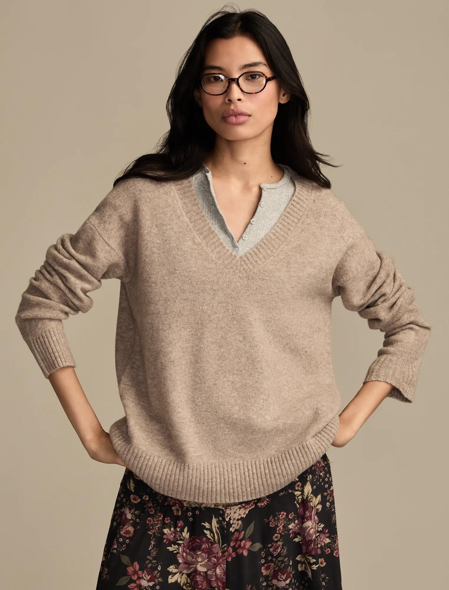 CLOUD_SOFT_V_NECK_SWEATER_100