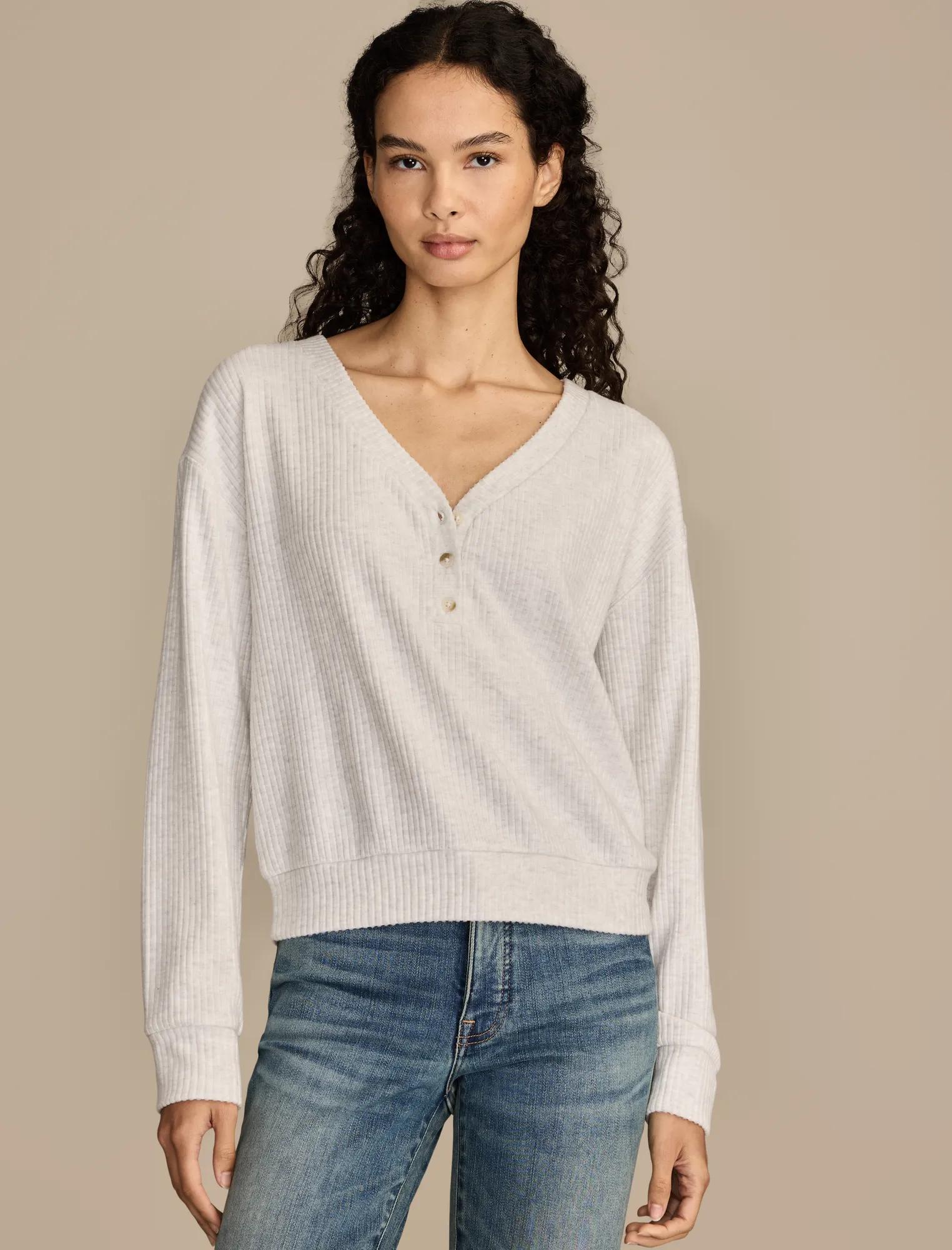 CLOUD_V_NECK_HENLEY_050