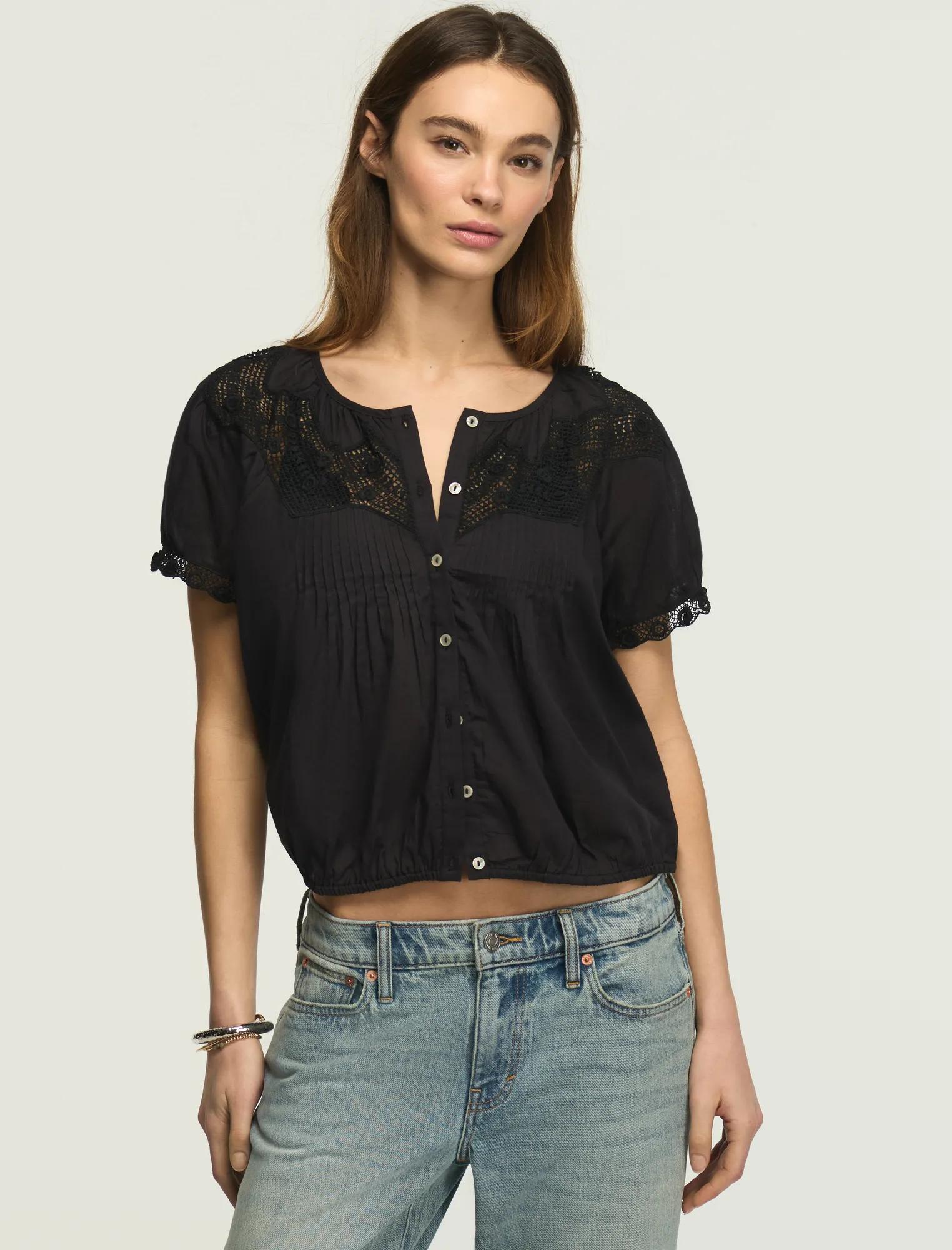 CROCHET_PUFF_SLEEVE_BUTTON_UP_TOP_001