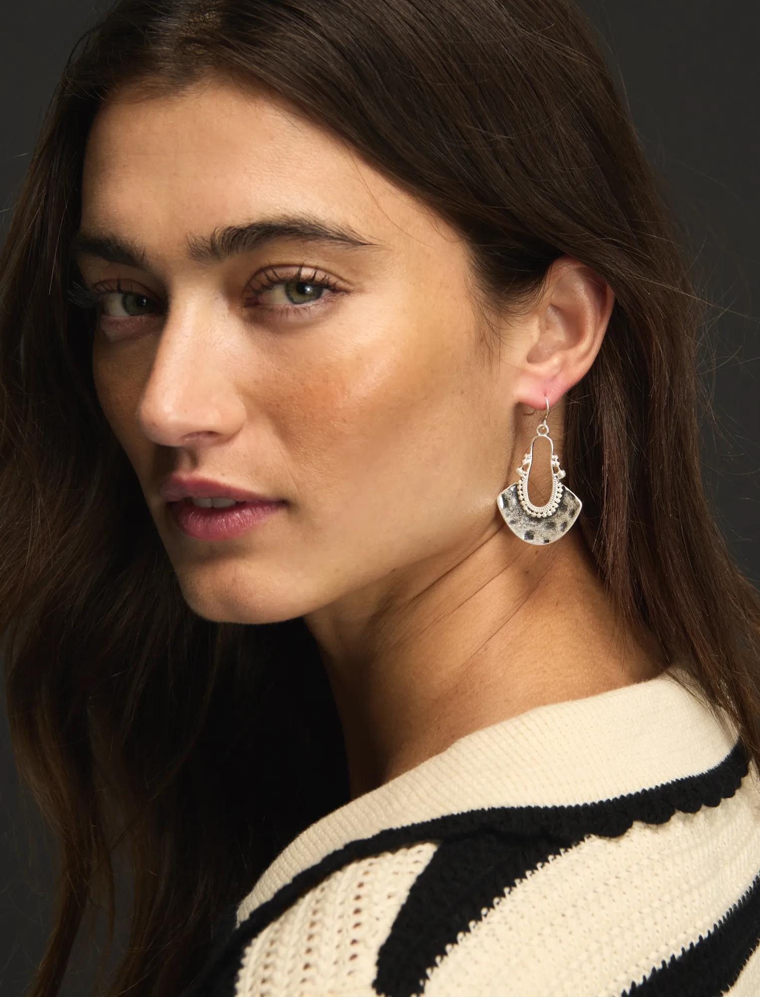 FAN_DROP_EARRINGS_040