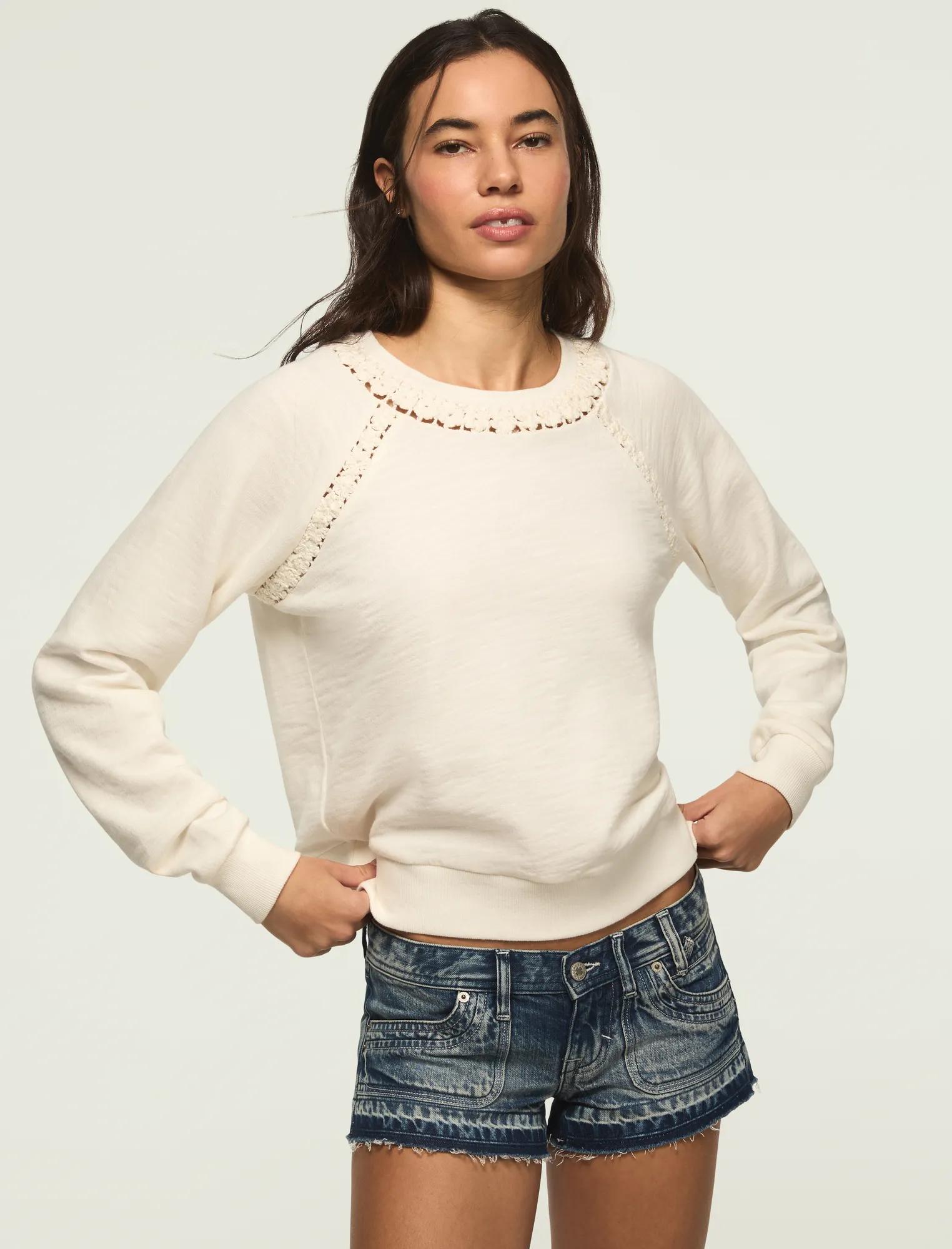 LACE_TRIMMED_FLEECE_CREW_100