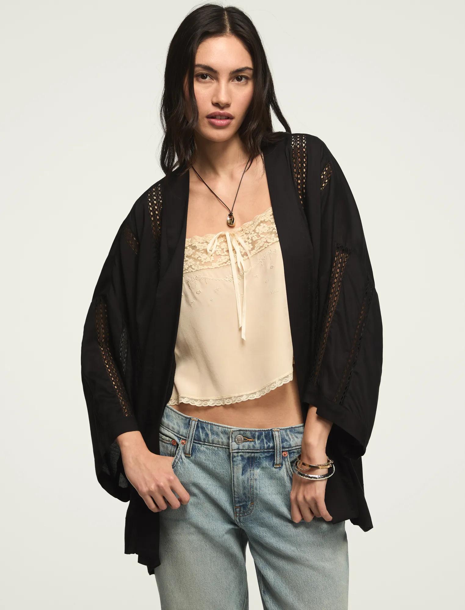 LACE_TRIMMED_KIMONO_001