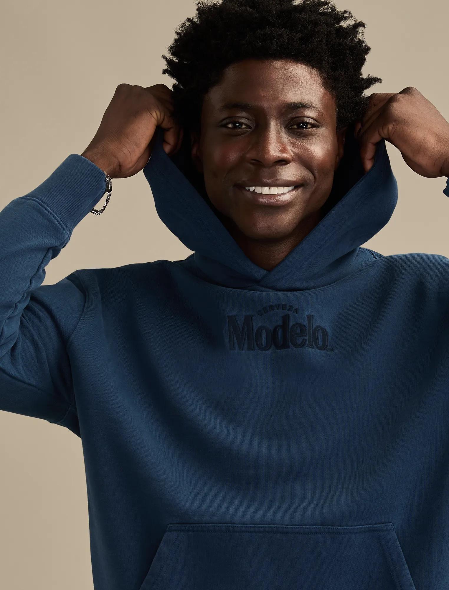MODELO_LOGO_HOODIE_420