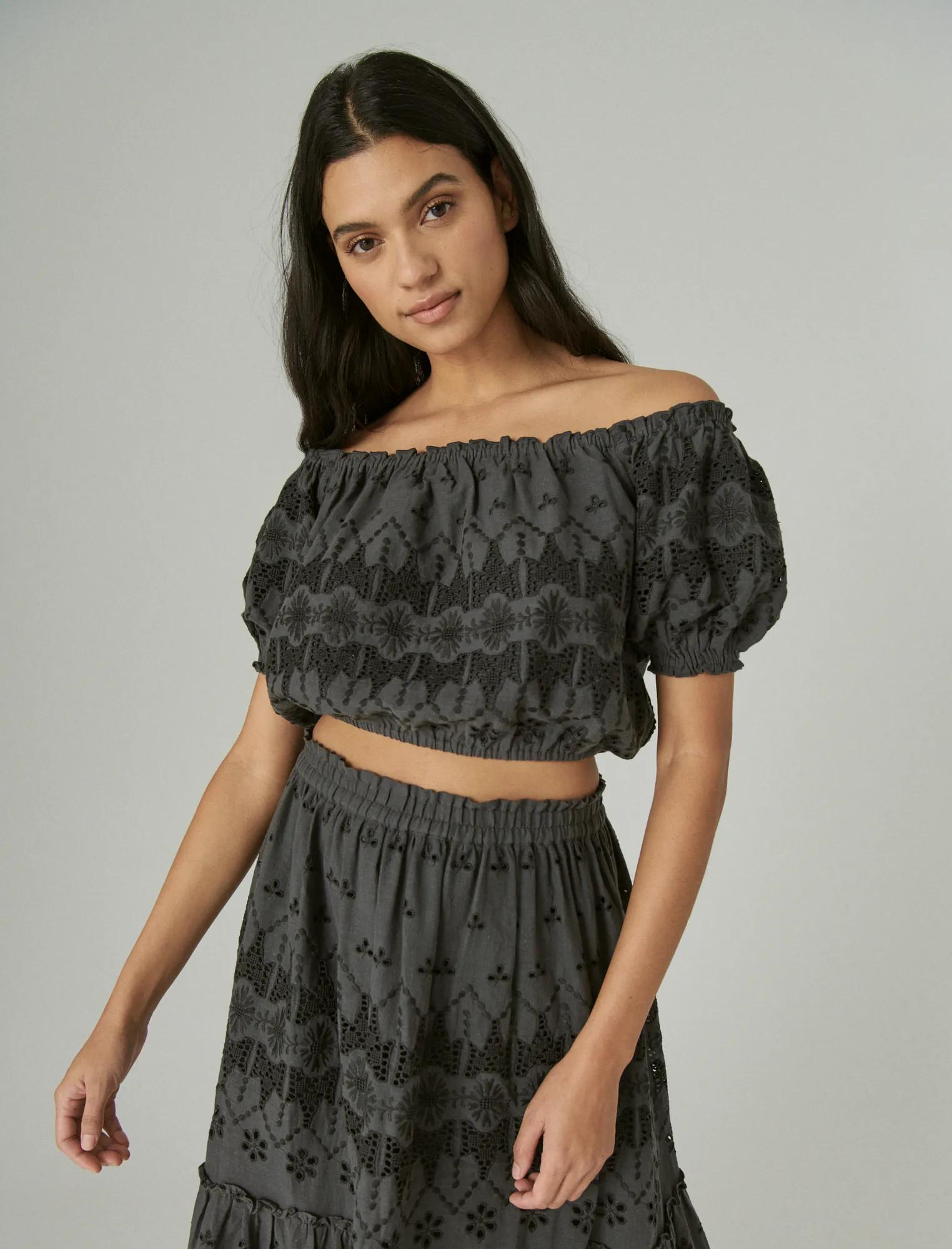 OFF_THE_SHOULDER_LACE_CROP_TOP_010