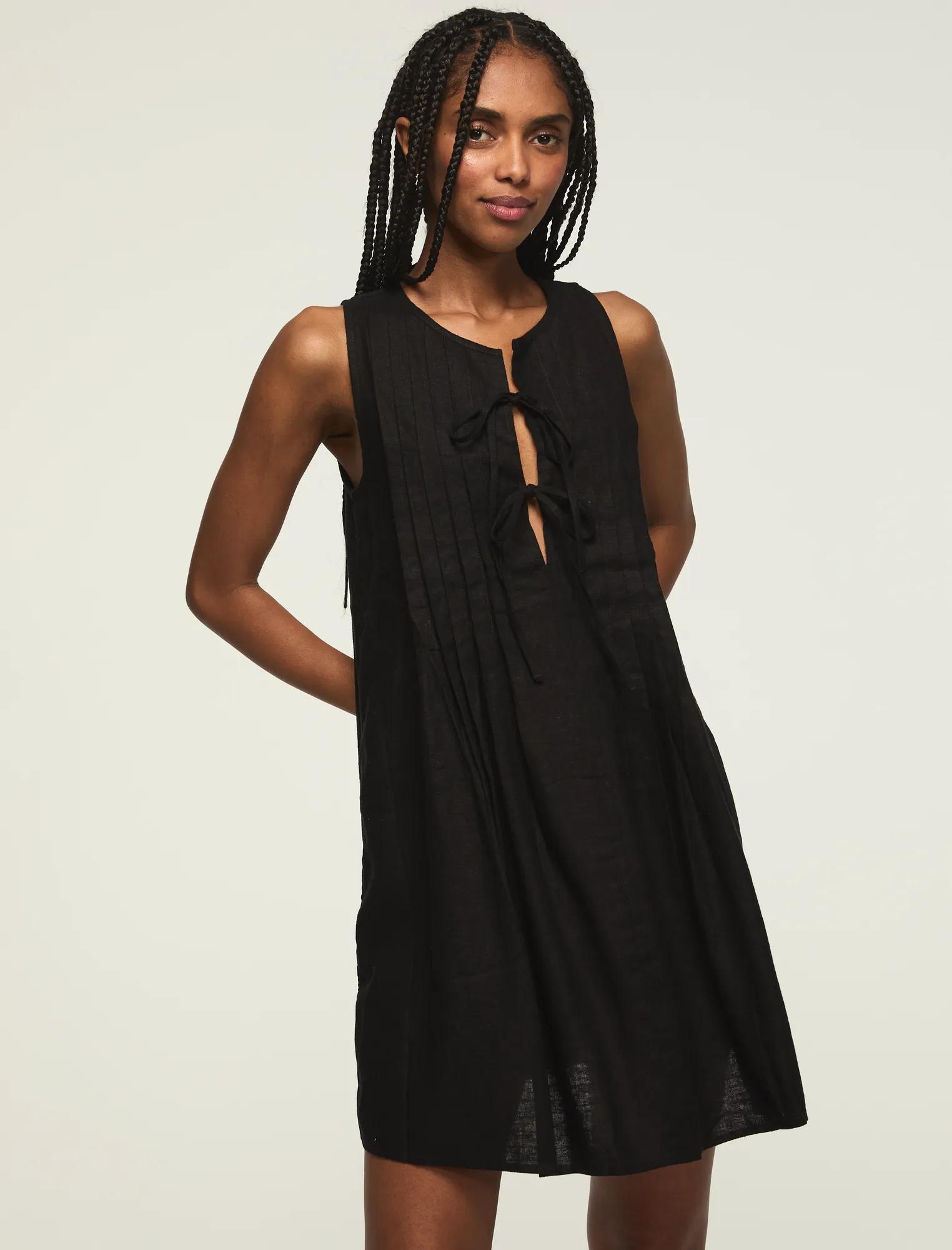PLEATED_TIE_NECK_MINI_DRESS_001